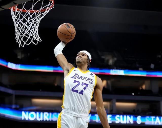 开云体育网址-裁掉神射手！湖人签场均2.6分落选秀 佩总小赌捡漏