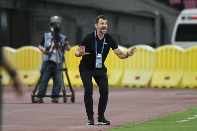 开云体育网址-阿瑙离队在即海港物色替身 瞄准“隔壁”!2将最热门