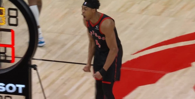 胜负手!杰伦·格林扣篮被巴恩斯后帽 巴雷特反击飞扣杀死比赛