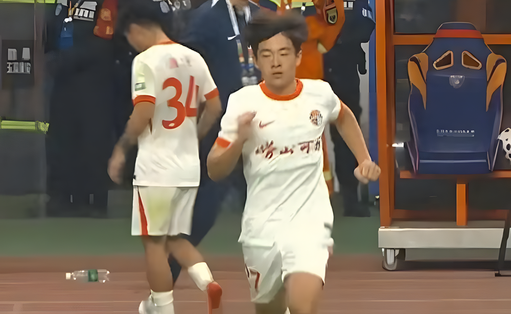 开云体育app下载-“中超神童”被盯上了！南美球探：习惯低头带球，阅读比赛稚嫩