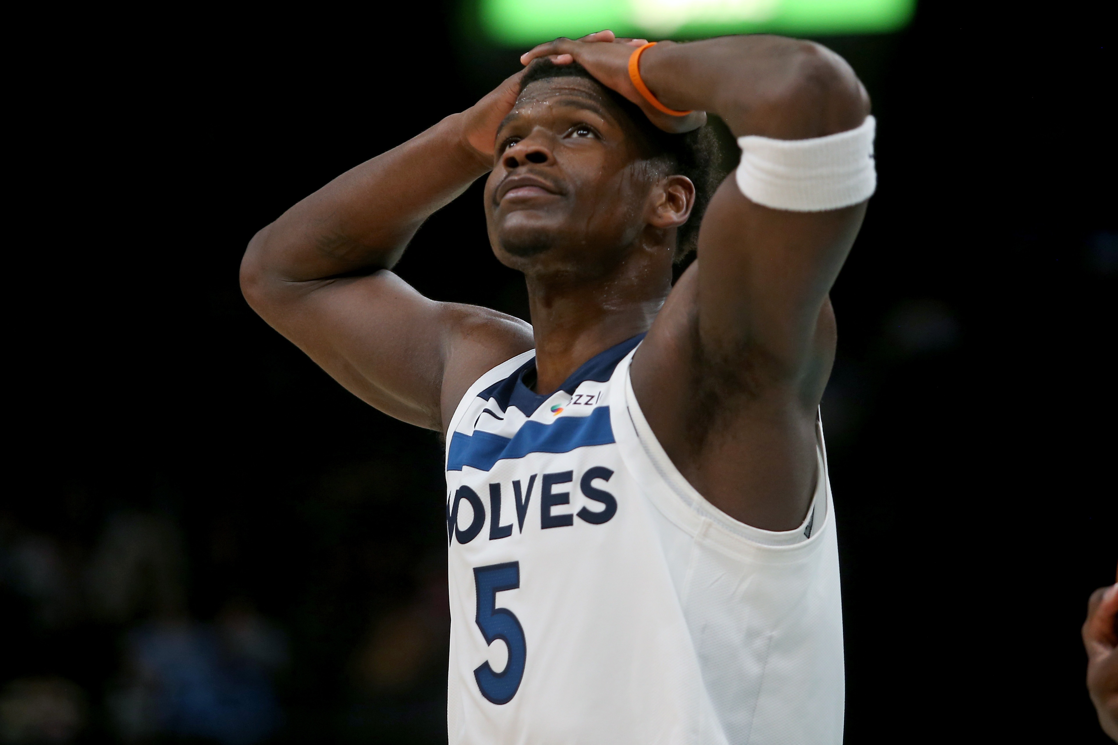 开云体育app下载-毫无状态！爱德华兹15中3&amp;三分球7中0仅拿8分2板3助2断1帽